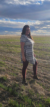 Load image into Gallery viewer, Curve Tee
