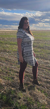 Load image into Gallery viewer, Curve Tee
